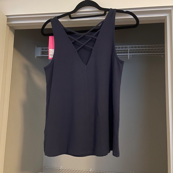 Lilly Pulitzer NWT tank - Picture 2 of 3